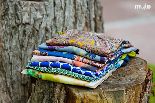 яскраві ковтинки та світшоти