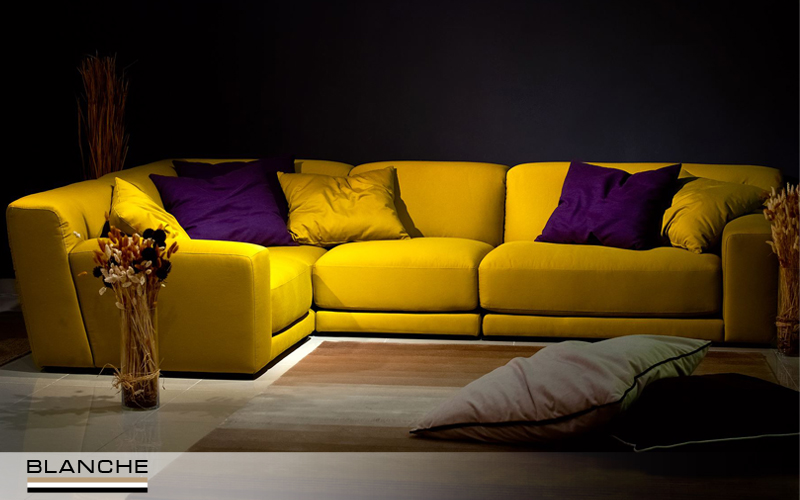 жовтий диван