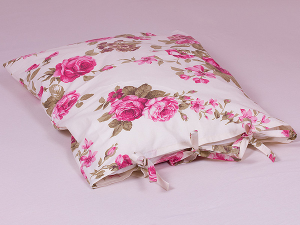 наволочка у троянди