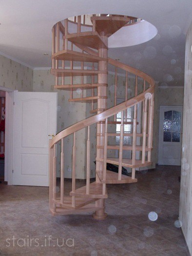 сходи з натурального дерева